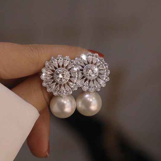 Hollywood Stud Pearl Earrings